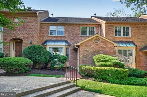 Exterior - 7328 Aynsley Ln, Mclean, VA 22102 photo 3 of 11