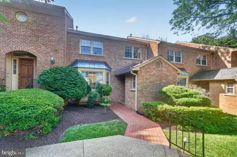 Exterior - 7328 Aynsley Ln, Mclean, VA 22102 photo 2 of 11