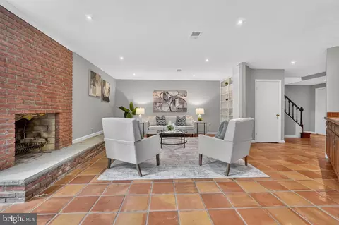 Living - 7328 Aynsley Ln, Mclean, VA 22102 photo 3 of 4