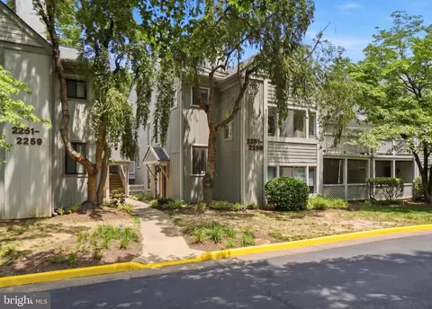 2263 Hunters Run Dr, Reston, VA 20191