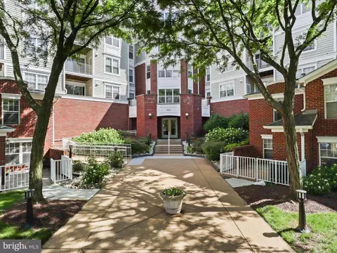 1645 International Dr #102, Mclean, VA 22102