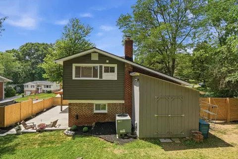 5617 Hershey Ln, Alexandria, VA 22312