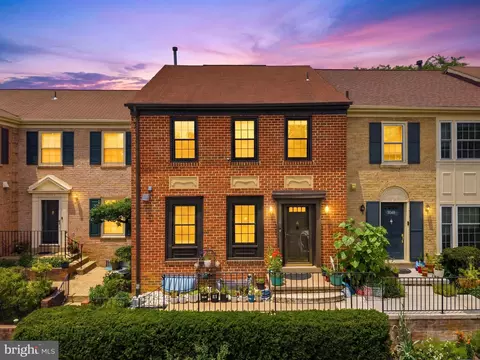3050 Federal Hill Dr, Falls Church, VA 22044