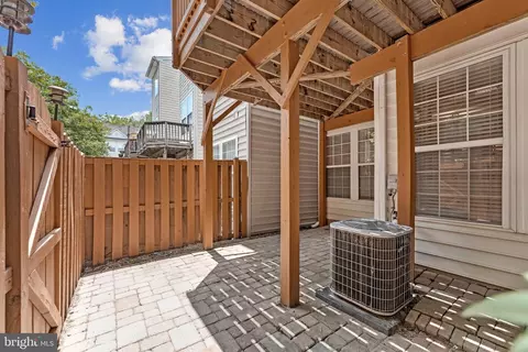 Exterior - 4113 River Forth Dr, Fairfax, VA 22030 photo 7 of 12