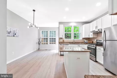 Kitchen - 4113 River Forth Dr, Fairfax, VA 22030 photo 5 of 6