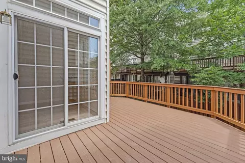 Exterior - 4113 River Forth Dr, Fairfax, VA 22030 photo 5 of 12