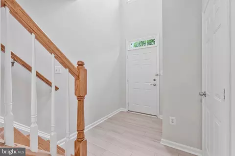 Entry Way - 4113 River Forth Dr, Fairfax, VA 22030 photo 2 of 9