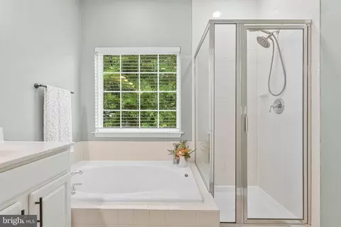 Bath - 4113 River Forth Dr, Fairfax, VA 22030 photo 2 of 4