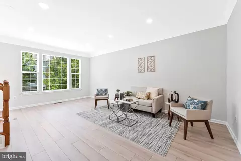 Living - 4113 River Forth Dr, Fairfax, VA 22030 photo 3 of 6