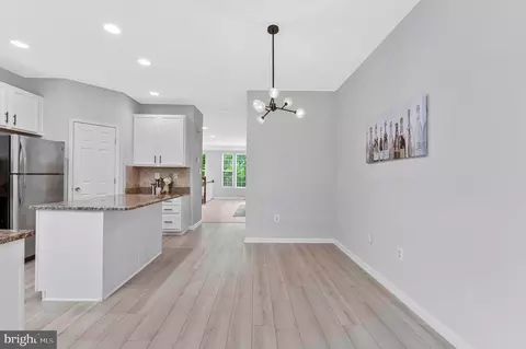 Entry Way - 4113 River Forth Dr, Fairfax, VA 22030 photo 5 of 9