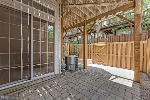 Exterior - 4113 River Forth Dr, Fairfax, VA 22030 photo 8 of 12