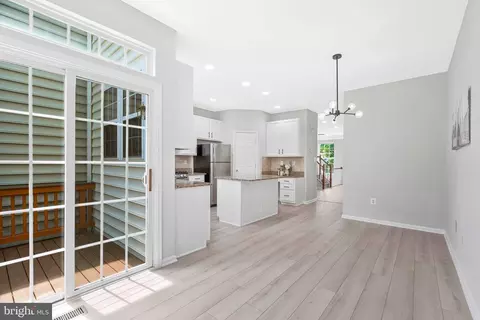 Entry Way - 4113 River Forth Dr, Fairfax, VA 22030 photo 6 of 9