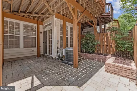 Exterior - 4113 River Forth Dr, Fairfax, VA 22030 photo 6 of 12