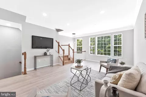Living - 4113 River Forth Dr, Fairfax, VA 22030 photo 2 of 6