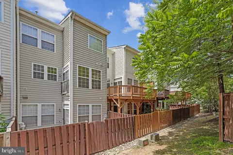 Exterior - 4113 River Forth Dr, Fairfax, VA 22030 photo 10 of 12