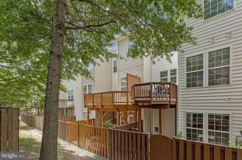 Exterior - 4113 River Forth Dr, Fairfax, VA 22030 photo 9 of 12