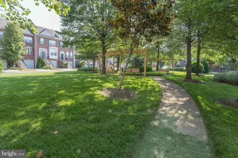 Exterior - 4113 River Forth Dr, Fairfax, VA 22030 photo 12 of 12