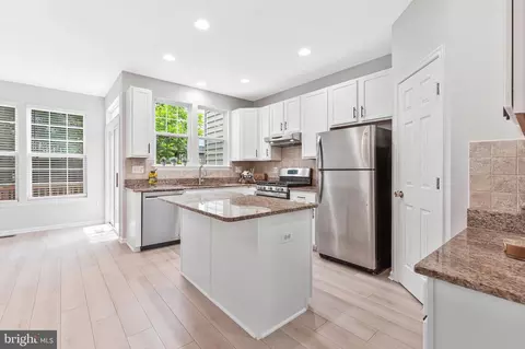 Kitchen - 4113 River Forth Dr, Fairfax, VA 22030 photo 2 of 6
