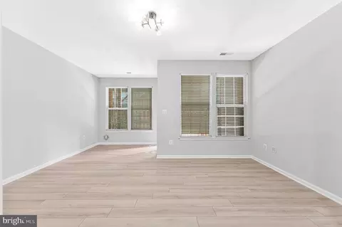 Living - 4113 River Forth Dr, Fairfax, VA 22030 photo 6 of 6