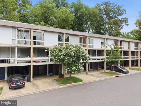 Exterior - 11510 Maple Ridge Rd, Reston, VA 20190 photo 5 of 5