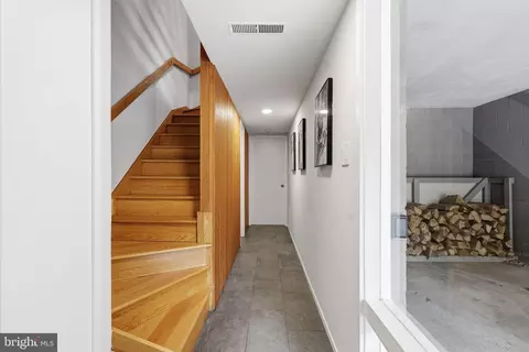 Entry Way - 11510 Maple Ridge Rd, Reston, VA 20190 photo 2 of 2