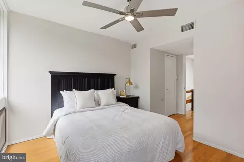 Bedroom - 11510 Maple Ridge Rd, Reston, VA 20190 photo 6 of 8