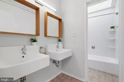 Bath - 11510 Maple Ridge Rd, Reston, VA 20190 photo 2 of 3