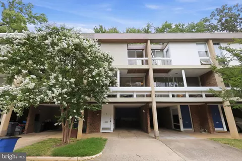 11510 Maple Ridge Rd, Reston, VA 20190