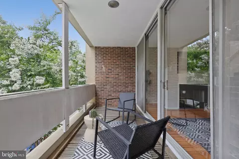 Exterior - 11510 Maple Ridge Rd, Reston, VA 20190 photo 2 of 5