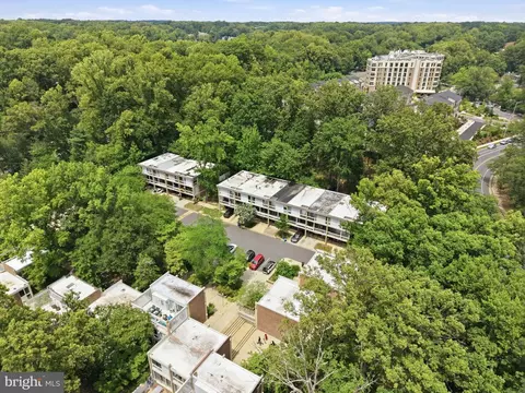 View/Area - 11510 Maple Ridge Rd, Reston, VA 20190 photo 1 of 1