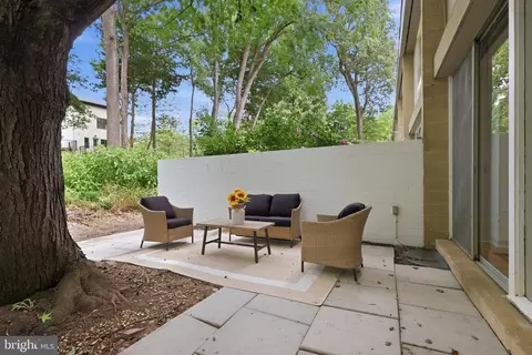 Exterior - 11510 Maple Ridge Rd, Reston, VA 20190 photo 3 of 5