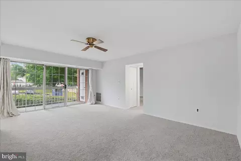 Living - 1923 Wilson Ln #201, Mclean, VA 22102 photo 1 of 4
