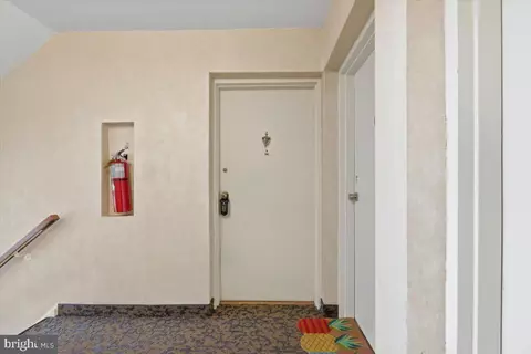 Entry Way - 1923 Wilson Ln #201, Mclean, VA 22102 photo 1 of 3