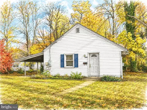 2155 Pimmit Dr, Falls Church, VA 22043