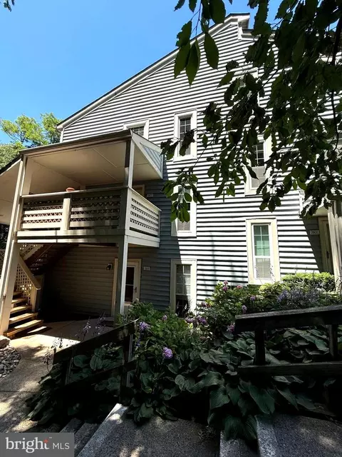 7805 Willow Point Dr #7805, Falls Church, VA 22042