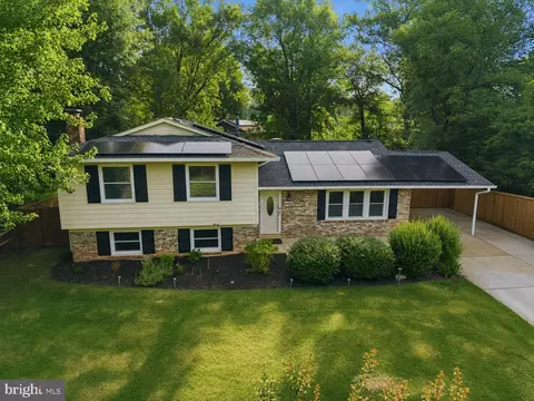 2410 Parkers Ln, Alexandria, VA 22306