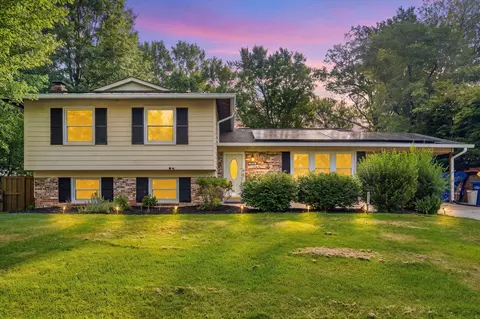 2410 Parkers Ln, Alexandria, VA 22306