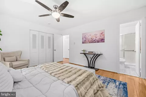 Bedroom - 7233 Ashview Dr, Springfield, VA 22153 photo 3 of 7