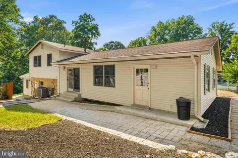 Exterior - 7233 Ashview Dr, Springfield, VA 22153 photo 7 of 13