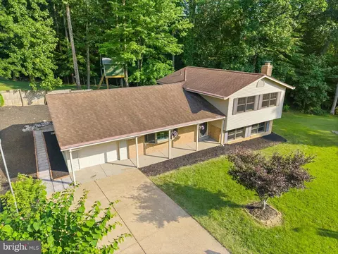 View/Area - 7233 Ashview Dr, Springfield, VA 22153 photo 1 of 2