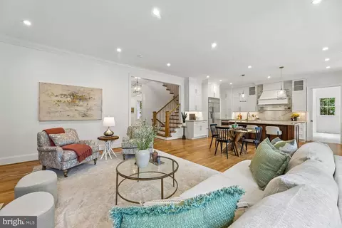 7926 Bolling Dr, Alexandria, VA 22308