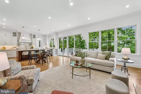 7926 Bolling Dr, Alexandria, VA 22308