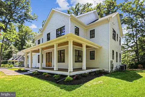 7926 Bolling Dr, Alexandria, VA 22308