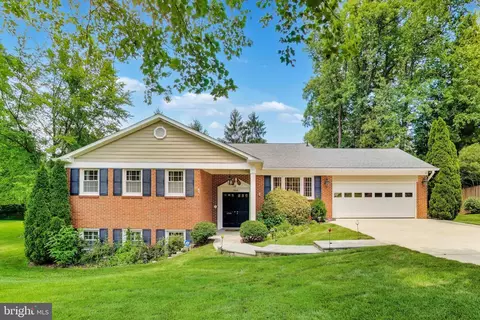 3300 Clearwood Ct, Falls Church, VA 22042