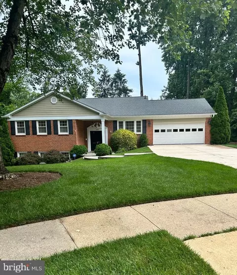 3300 Clearwood Ct, Falls Church, VA 22042