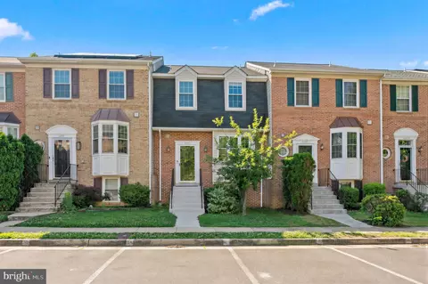 6749 Cardinal Woods Ct, Lorton, VA 22079