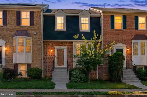 6749 Cardinal Woods Ct, Lorton, VA 22079