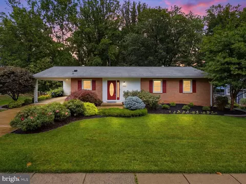 7218 Hadlow Dr, Springfield, VA 22152