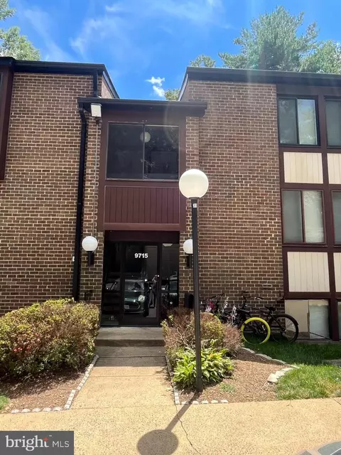 9715 Kings Crown Ct #201, Fairfax, VA 22031
