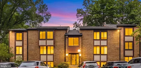 9715 Kings Crown Ct #201, Fairfax, VA 22031
